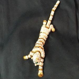 Crystal panther green crystal eyes. Never worn pin.  7 inches